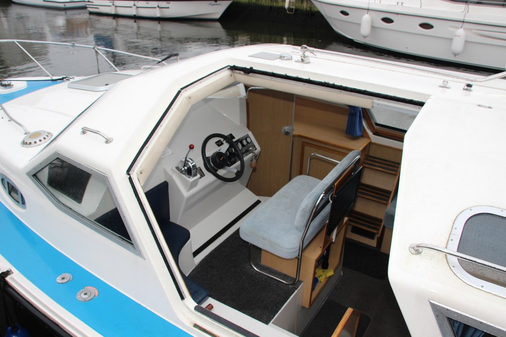 Shared Broads Cruiser Lightning Picture 6