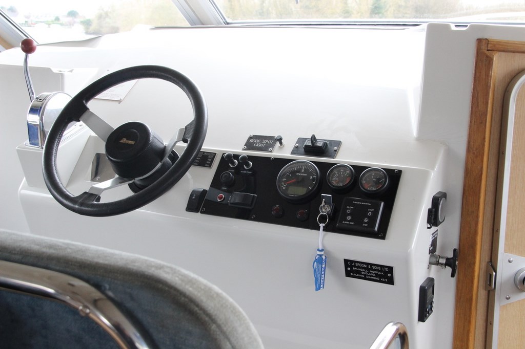 Shared Broads Cruiser Lightning Picture 5