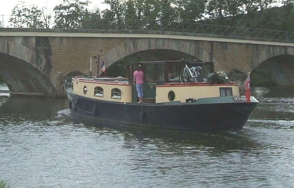 Shared Barge Dorney Picture 2