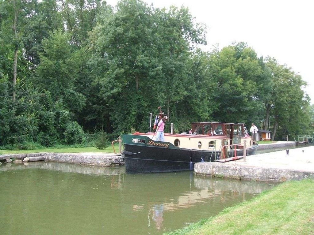 Shared Barge Dorney Picture 3