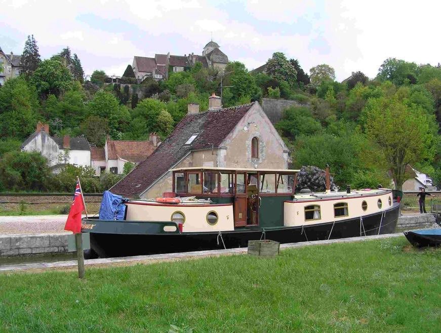 Shared Barge Donjeux Picture 2